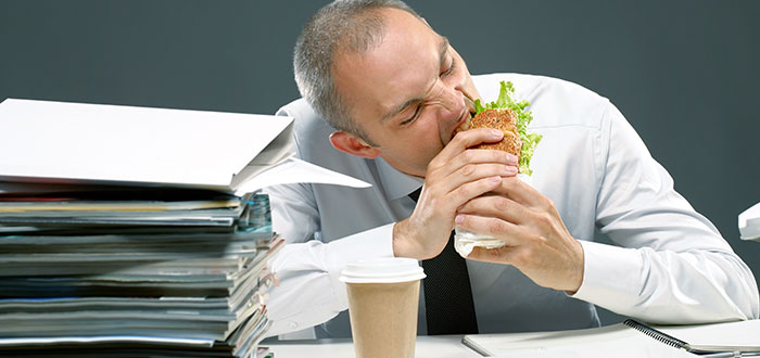 Hábitos alimenticios que disminuyen tu productividad en el trabajo 2