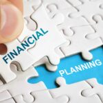 Plan financiero | La clave para la salud económica de la empresa Fichas de puzzle con plan financiero