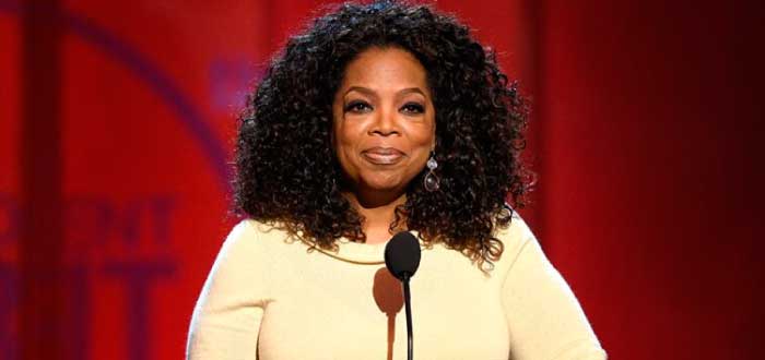 Oprah Winfrey fondo rojo