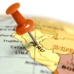 Empresas peruanas exitosas | 10 historias de éxito para inspirarte Mapa señalando en Perú