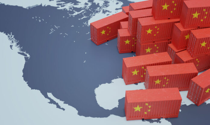 Containers sobre mapa de América como representación de las importaciones desde China