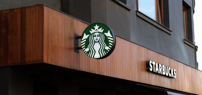 Local de Starbucks, una de las empresas que innovaron para sobrevivir