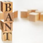 Metodología BANT | ¿Qué es y qué sombras esconde esta técnica? Cubos que simbolizan la metodología BANT