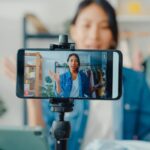 ¿Adiós a los influencers? | Así es el revolucionario live streaming shopping Mujer haciendo live streaming shopping
