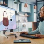 15 retos del comercio electrónico | Descubre estos desafíos y toma ventaja Mujer en computadora enfrentándose a los retos del comercio electrónico