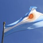 12 emprendedores exitosos argentinos | ¡Historias que motivan e inspiran! Bandera de Argentina, que representa emprendedores exitosos argentinos