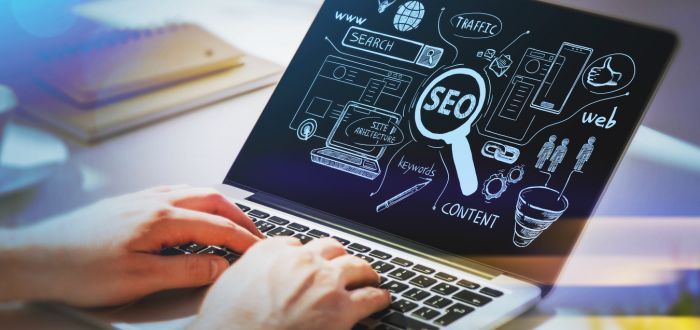 Persona usando SEO | SEO e inteligencia artificial