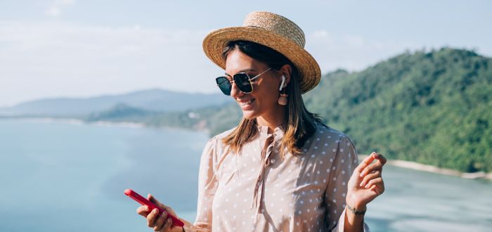 Mujer feliz de vacaciones